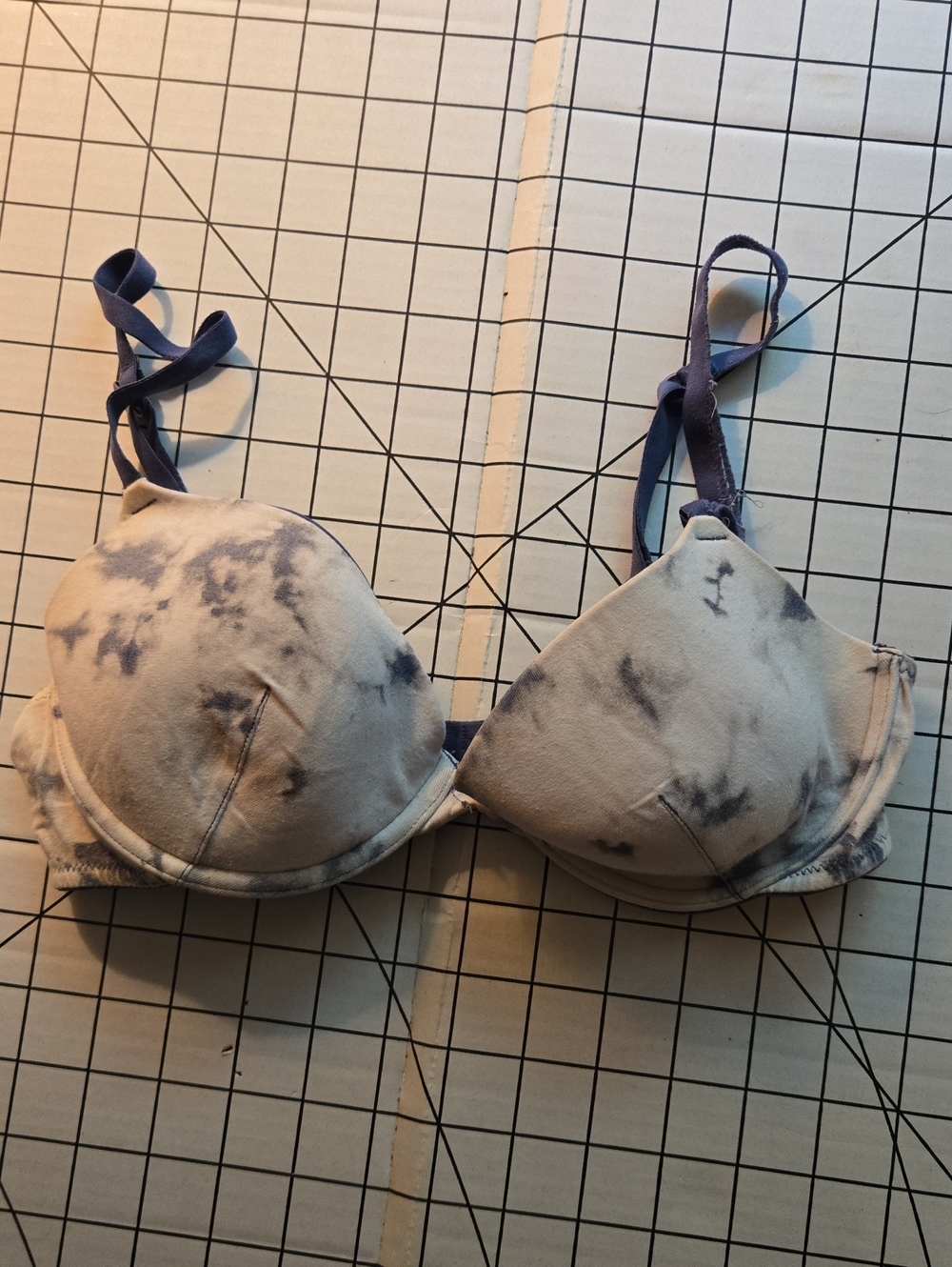 flirtitude Light Gray and Navy Tie-Dye T-Shirt Bra 36C: Z